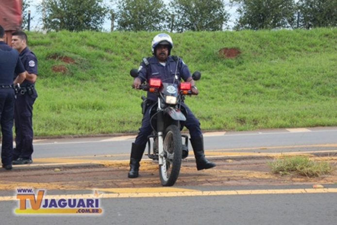Motocicleta da GM de Cosmópolis foi acionada para auxiliar na sinalização da rodovia