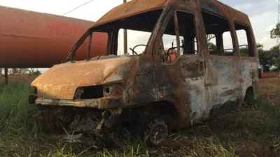 Polícia Civil localiza Van queimada em canavial