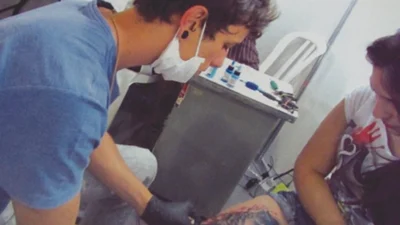 Usada como símbolo, a tatuagem ganha força entre as cosmopolenses