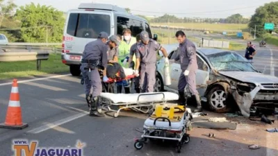 Acidente deixa motorista ferido na rodovia SP 332