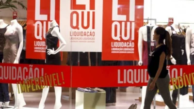 Situação econômica obriga comércio a fazer queimas de estoques