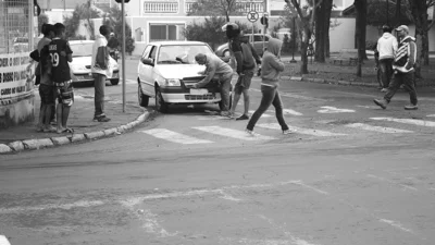 Carro e moto se envolvem em acidente na Av. da Saudade