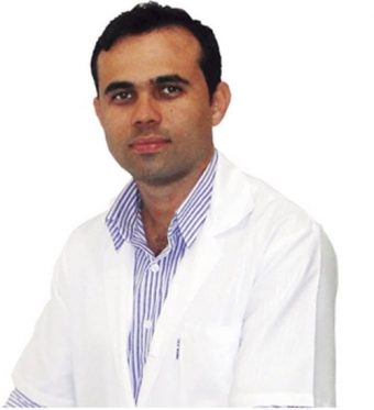Francisco Costa, Médico Veterinário na clínica  Colibri