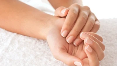 Manchas nas unhas podem ser sinal de alerta para a saúde