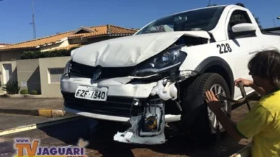 Veículo da Prefeitura se envolve em acidente