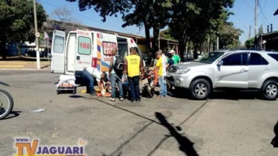 Empresário avança o ‘Pare’ e atinge motociclista