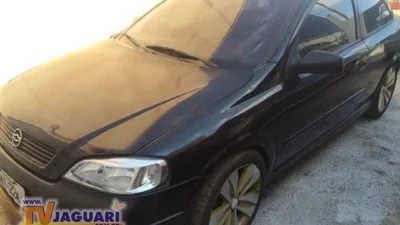 PM aborda adolescente dirigindo carro do irmão