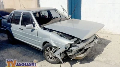 Motorista perde o controle e bate sozinho na SP 332