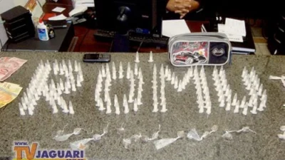 Adolescente portando drogas é detido na madrugada