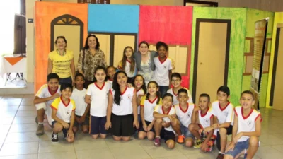 Alunos da rede municipal de ensino visitam a exposição Viagem Cultural