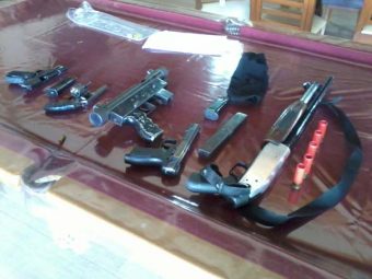 Armamento utilizado pelos bandidos no roubo à residência em Cosmópolis