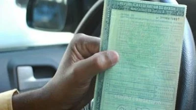 Veículos com placas de final 9 e caminhões com finais 6, 7 e 8 devem ser licenciados em novembro