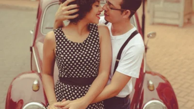 Casais inovam e trazem de volta o estilo ‘vintage’ para seus ensaios