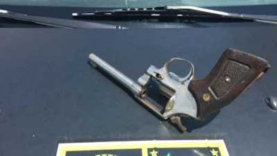 Adolescente é detido armado e com moto roubada