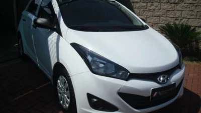 Carros brancos lideram vendas em estacionamento da cidade