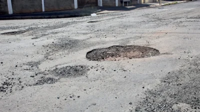 Buracos nas vias públicas são motivo de reclamação dos motoristas cosmopolenses