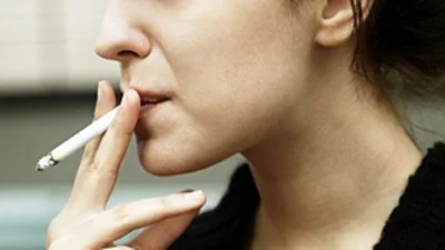 Tabagismo e anticoncepcional aumentam riscos de doenças cardiovasculares