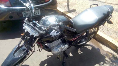 Após denúncia, adolescente é detido com moto furtada