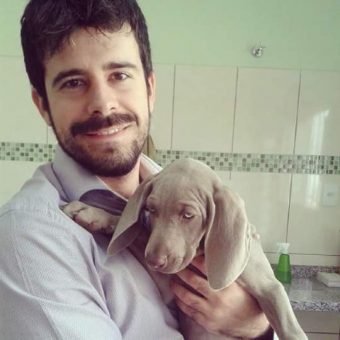 Adriano Poletti é Médico Veterinário na Clínica Vila Bicho