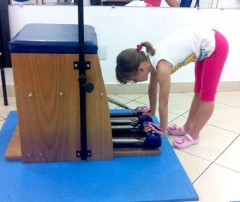 Crianças a partir dos sete anos já podem praticar Pilates, sempre com exercícios específicos para cada faixa etária