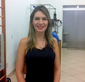 Naara Ribeiro Fisioterapeuta e Instrutora de Pilates Crefito: 147611-F Fone: (19) 99699-5715