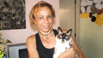 Rosi adora sua gata Nãna