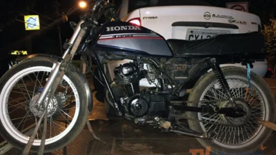 Adolescentes são detidos após empreenderem fuga de moto