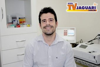 Dr. Adriano Poletti é Médico Veterinário e Proprietário da Clínica Vila Bicho