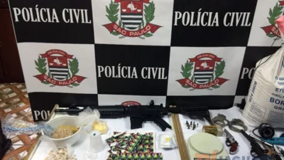 Polícia Civil apreende armas e drogas durante investigação de homicídio