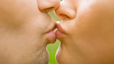 Beijar pode transmitir inúmeras doenças