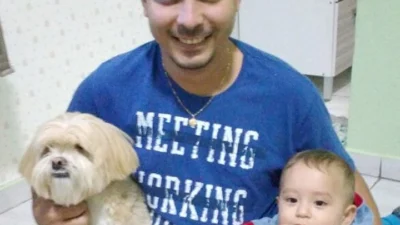 Anderson e o filho Leonardo gostam muito do xodó Théo
