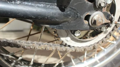 Os cuidados com o sistema de transmissão são destaque para o Dia do Motociclista