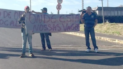 Manifestação bloqueia rodovia e entradas da REPLAN