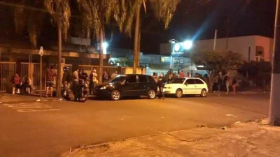 Cosmopolenses passam madrugada na rua em busca de moradia
