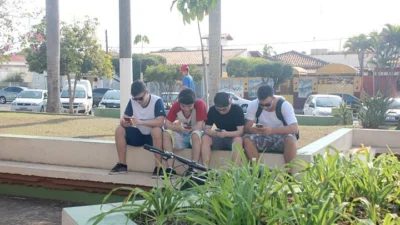 Pokémon Go atrai jovens  cosmopolenses para as ruas