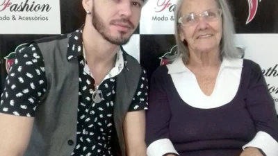 Apesar do Alzheimer, avó de cantor se lembra de músicas