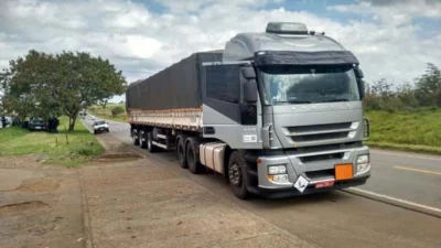 Caminhão com carga de mais de R$ 450 mil é abandonado logo após roubo