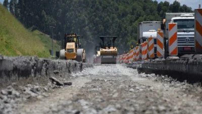 Rota das Bandeiras realiza última etapa da recuperação do pavimento no km 121 da Prof. Zeferino Vaz (SP-332)
