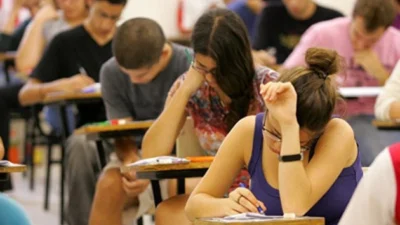 Alunos usam a tecnologia como aliada na preparação para o ENEM