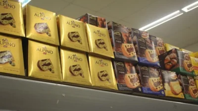 Consumidor já encontra produtos natalinos nas prateleiras