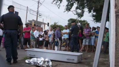 Um dos tiros acertou vítima na cabeça