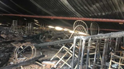 Fogo que destruiu biblioteca teria começado em teto de pizzaria