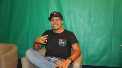 DJ Thiago Silva agita o Baile do Havaí e fala sobre a escolha de sua profissão