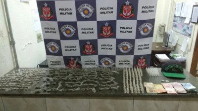 PM prende homem tentando fugir com sacola de drogas
