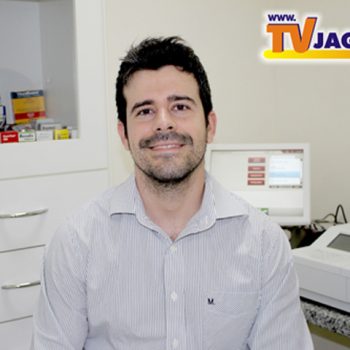 Dr. Adriano Coghi Poletti é médico veterinário na  Clínica Vila Bicho