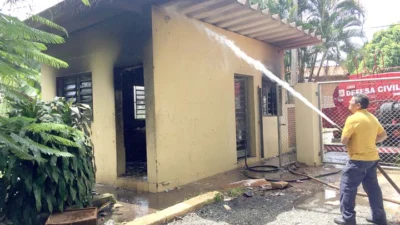 Defesa Civil apaga incêndio em portaria abandonada da ‘Urca’