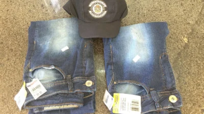 Desempregado furta calça jeans e tenta fugir correndo