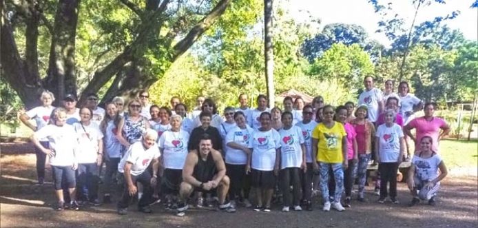 A caminhada no Bosquinho, às segundas-feiras, teve aumento de participantes. (Foto: Divulgação)