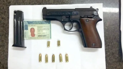 Empresário é preso em flagrante portando pistola .765