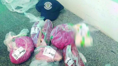 Mulher é detida tentando furtar carnes de mercado